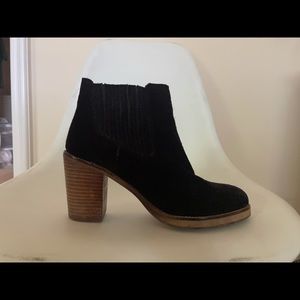 Black Suede Heeled Booties 💖